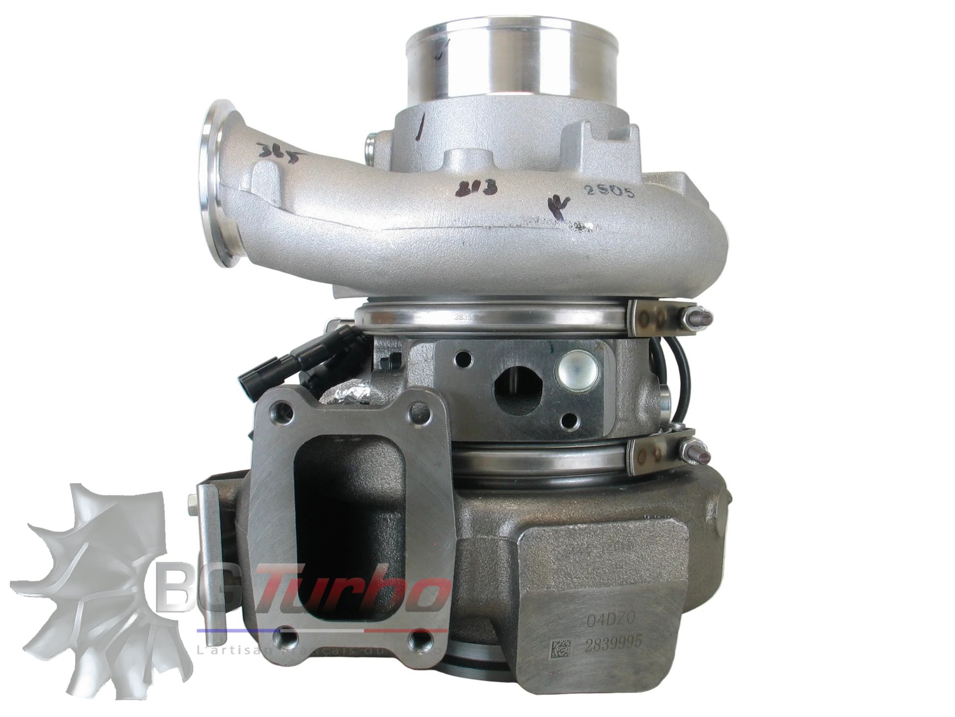 TURBO - NEUF ORIGINE - PL - HOLSET HE341VH référence 3793725H pour moteur Cummins QSB 6.7, également utilisé sur applications Komatsu équipées du moteur SAA6D107E. Turbo compatible avec plusieurs références d'origine, notamment 3793725, 3793686, 3768847, 2881983, 4352387, 5321698, 5552076, 6755-81-8171 et 6755-81-8172.
