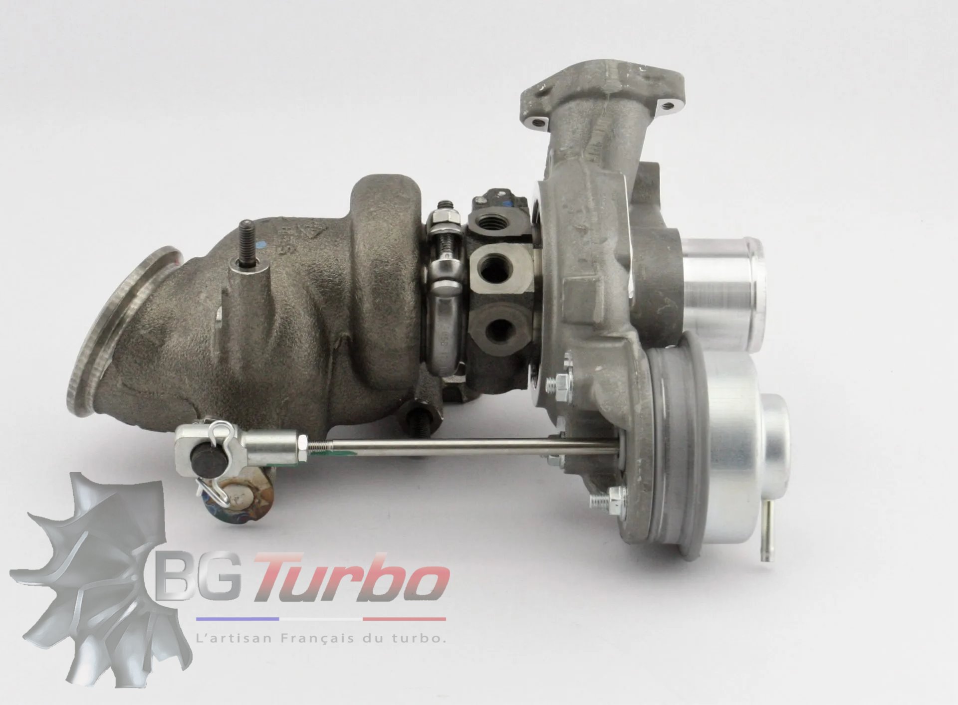 Turbocompresseur Mitsubishi TD025L4bR neuf d'origine pour moteurs essence 0,9 L TwinAir équipant notamment les Fiat 500, 500L, Panda et Punto, les Lancia Ypsilon ainsi que certaines Alfa Romeo MiTo. Références principales : 49S80-03210, 49180-03200 et 55277511

